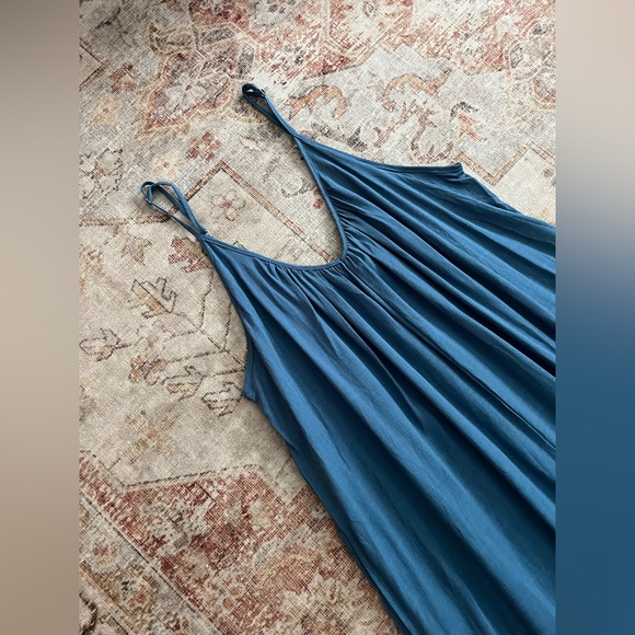 Elegant Blue Sleeveless Jumpsuit - Picture 4 of 6